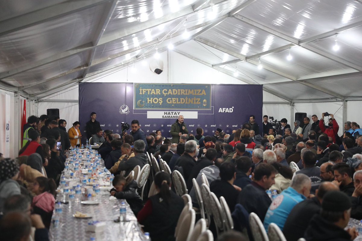 suleymansoylu's tweet photo. İftar sofrasının bereketini Hatay Samandağ'da, hemşehrilerimizle paylaştık.

Rabbim, tuttuğumuz oruçları kabul eylesin... https://t.co/hrjJlUkdod