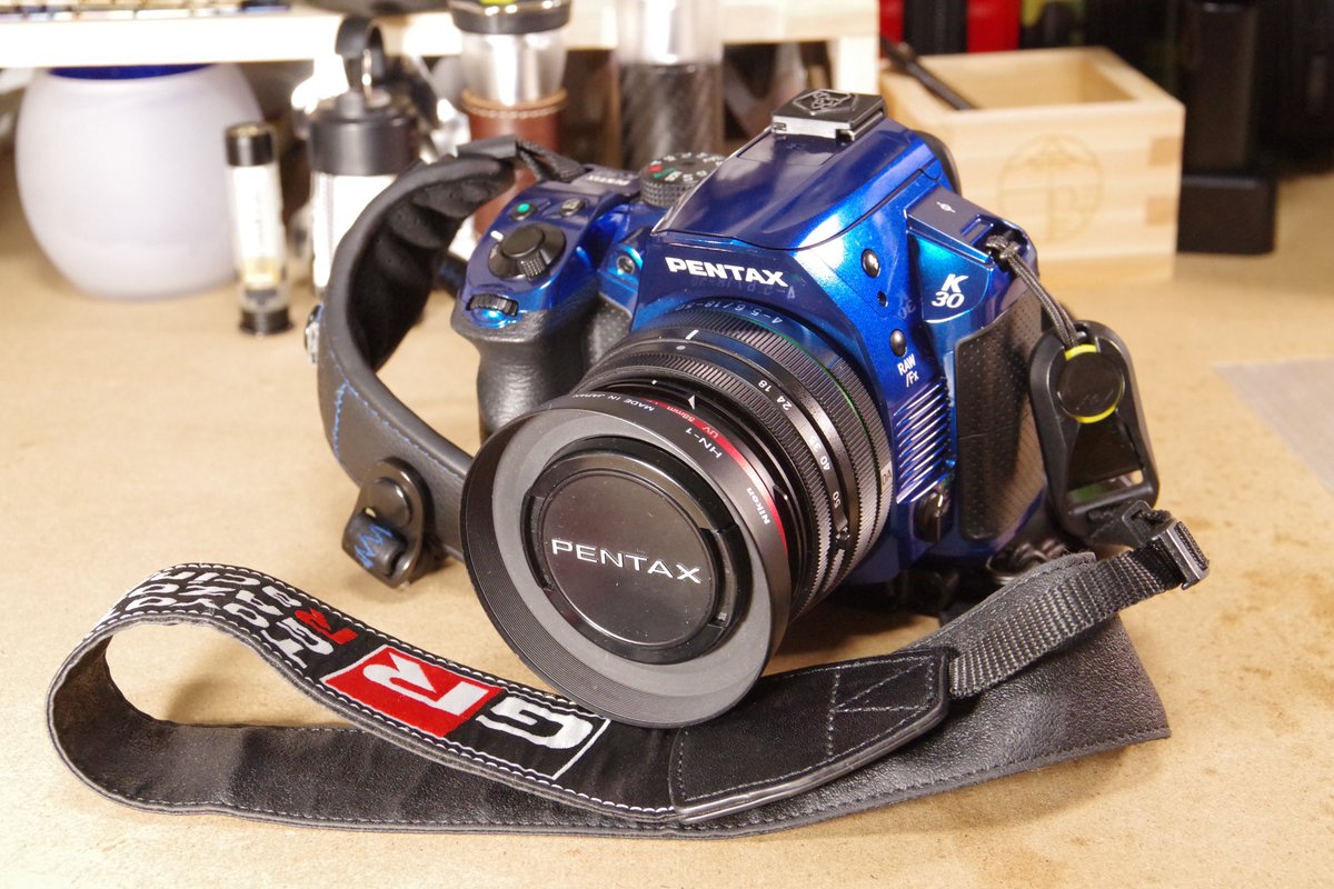 celica185w's tweet photo. #PENTAX
私がk30とkfで使用している #peekdesign のアンカーは #NIKON 別注品のイエローですが
やっとニコンダイレクトで在庫復活してました(かなり長い事欠品だった)
https://t.co/wEX72EEk2b
https://t.co/aTdIOX1TwQ https://t.co/cBUVLVbQR1
