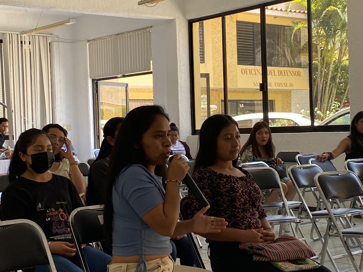 RSaberes's tweet photo. Concluimos la presentación y mesa de diálogo en torno a la Realización de las cápsulas radiofónicas en Didxazá del Istmo de Tehuantepec y en castellano con relación a la Violencia de obstétrica en Oaxaca. 

Gracias @GIRE_mx y también al @ISBeauvoir 💚 https://t.co/kDRpcO6l9x