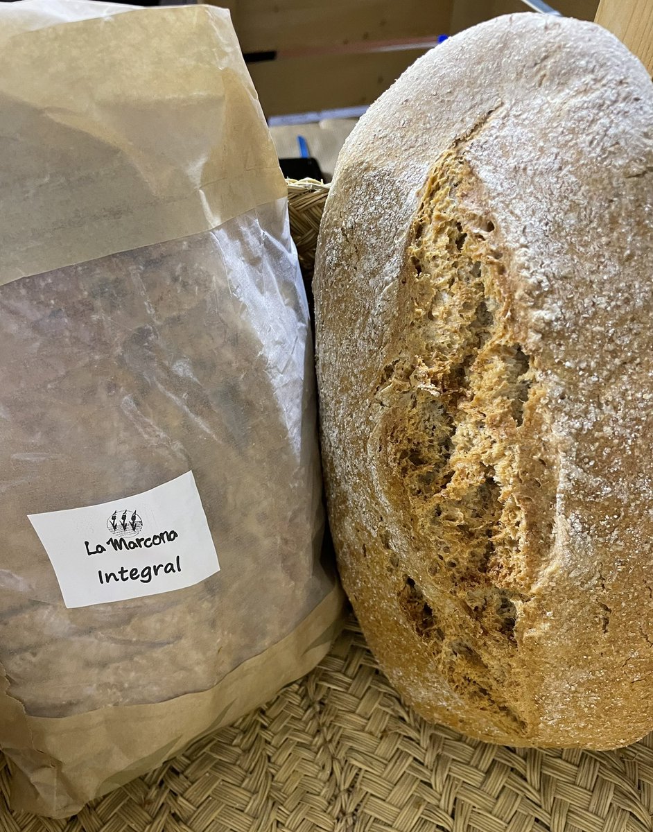 peppalau's tweet photo. Quin goig aquests quaranta petits productors mostrant la diversitat, la innovació i la qualitat dels seus productes en el primer dia de @firaarrels https://t.co/EPdm1V973q