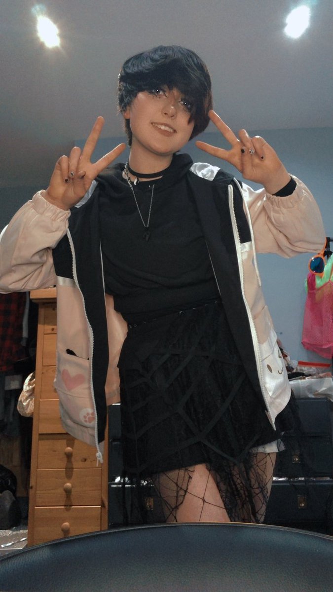 Void__Zer0's tweet photo. Unofficial Day 6: Pastel Goth. Bought a skirt and immediately changed into it lol #alt #ooc #femboy https://t.co/Ox4IGn7OEh