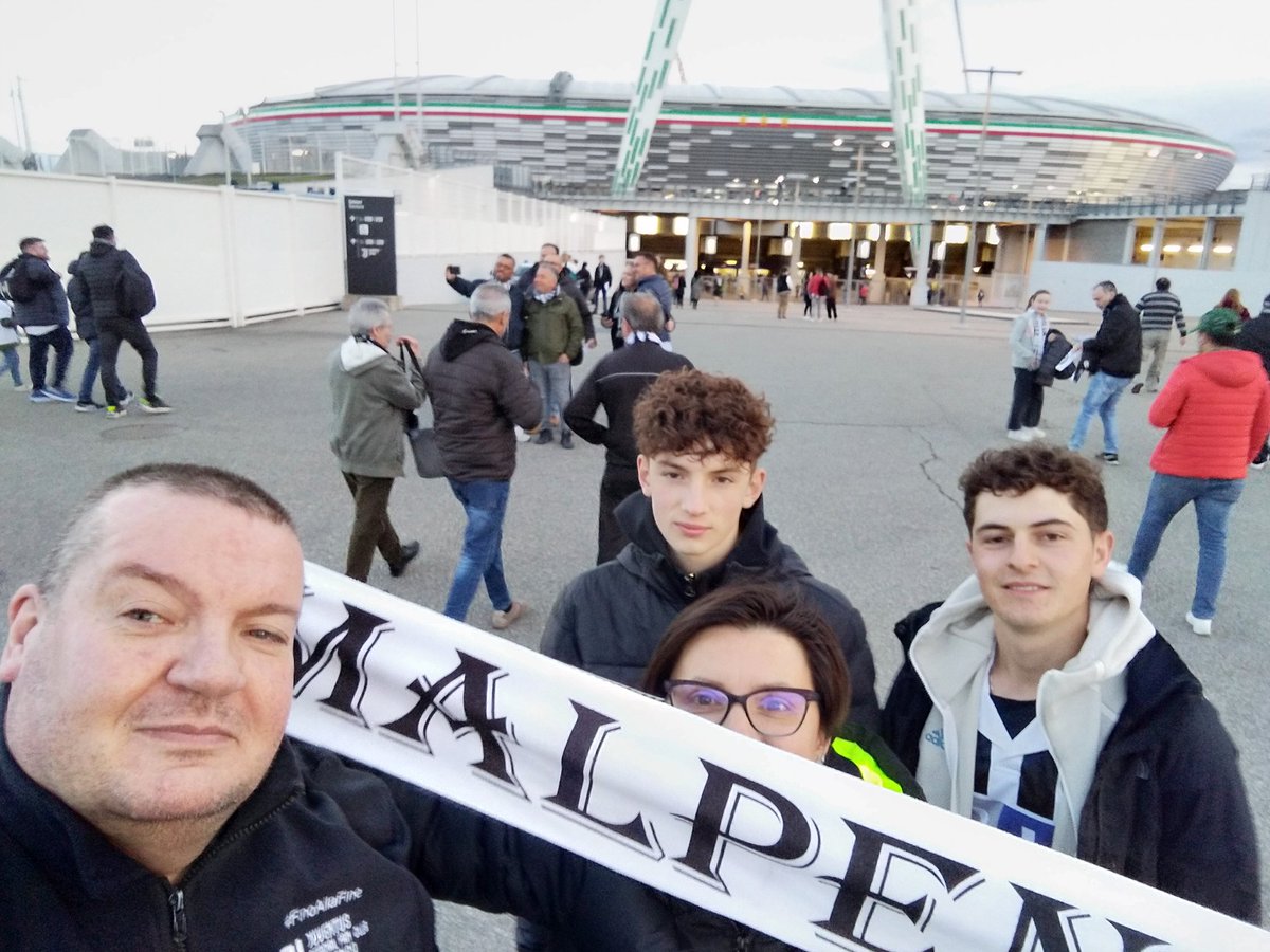 robert16081969's tweet photo. Sola non ti lascio mai
#JuveVerona
#jofcmxp
#FinoAllaFine
#bianconeri
@juventusfc https://t.co/LCz6zeUKVz