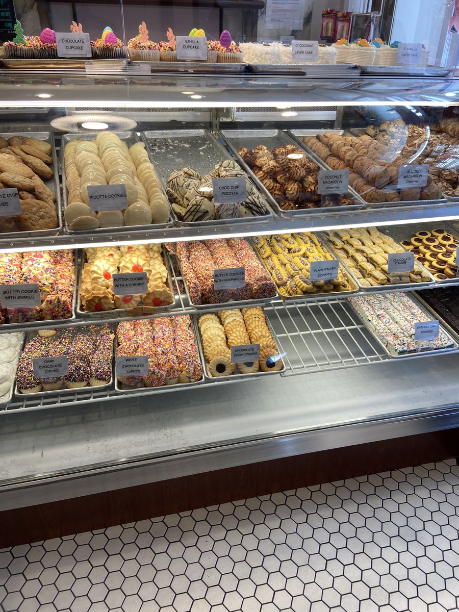 CoachOdell1987's tweet photo. My happy place is a little Italian Bakery in South Philadelphia. #Isgros #itsaphillything https://t.co/5HFey5bcPg