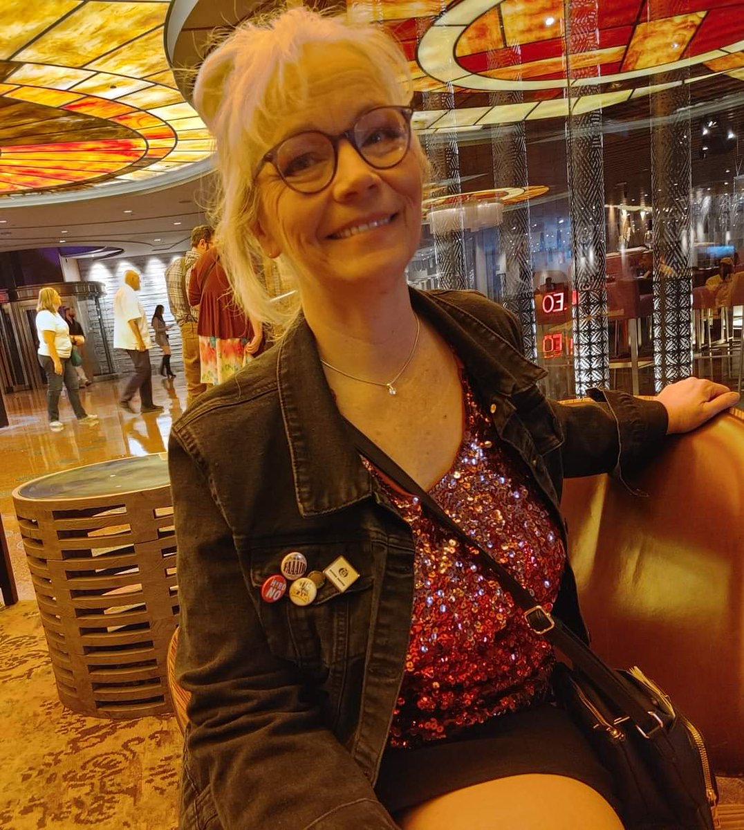 I know where you were a year ago today, 'cause I was there too! #letterkennylive vegas <a href="/evanjstern/">Evan Stern</a> <a href="/MichelleMylett/">michelle mylett</a> <a href="/summernate/">Nathan Dales</a> @MarkForwardd <a href="/DylanPlayfair/">Dylan Playfair</a> <a href="/AndrewHerr1/">Andrew Herr</a> <a href="/tylerjbjohnston/">Tyler Johnston</a> Hope you're all well!