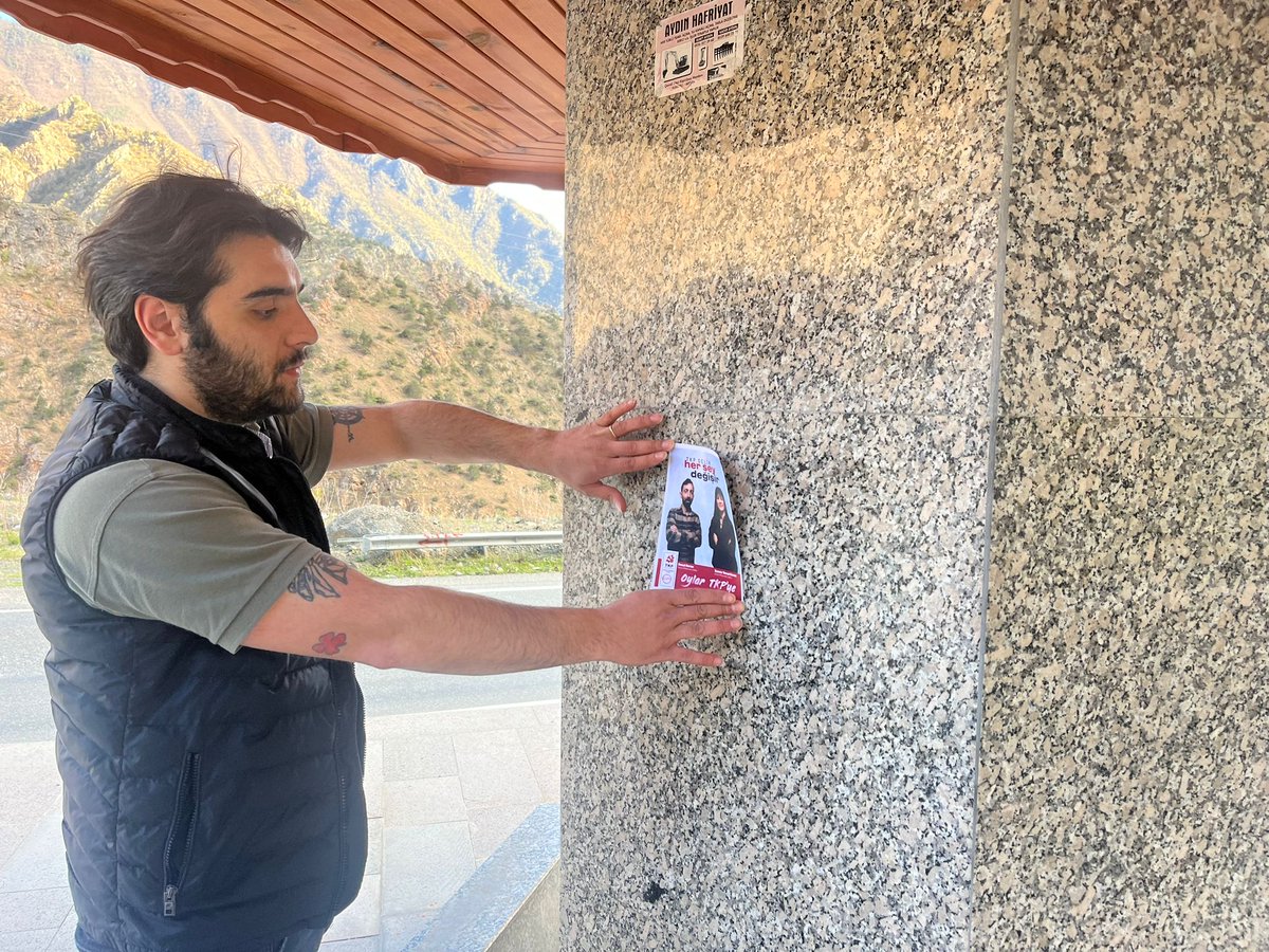 semrayvz84's tweet photo. Artvin köylerinde ev ziyaretlerine başladık. Çok iyi tepkiler aldık, çok güzel karşılandık. Bu halk kendi evlatlarını, kendi temsilcilerini, kendisi meclise taşımalıdır. 
#1oyErdoğanGitsinDiye1oyTKPye 
#TKPGelirHerŞeyDeğişir 
@Resulduran_08 
@tkpninsesi https://t.co/XqJ0h5ERhk