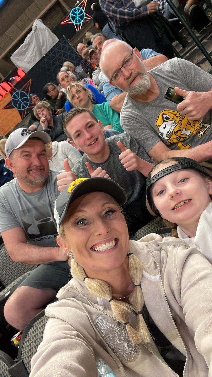 hark4UI's tweet photo. Iowa Loves WBB!! #D2WBB #GoHawks https://t.co/Pu8D976Qs9