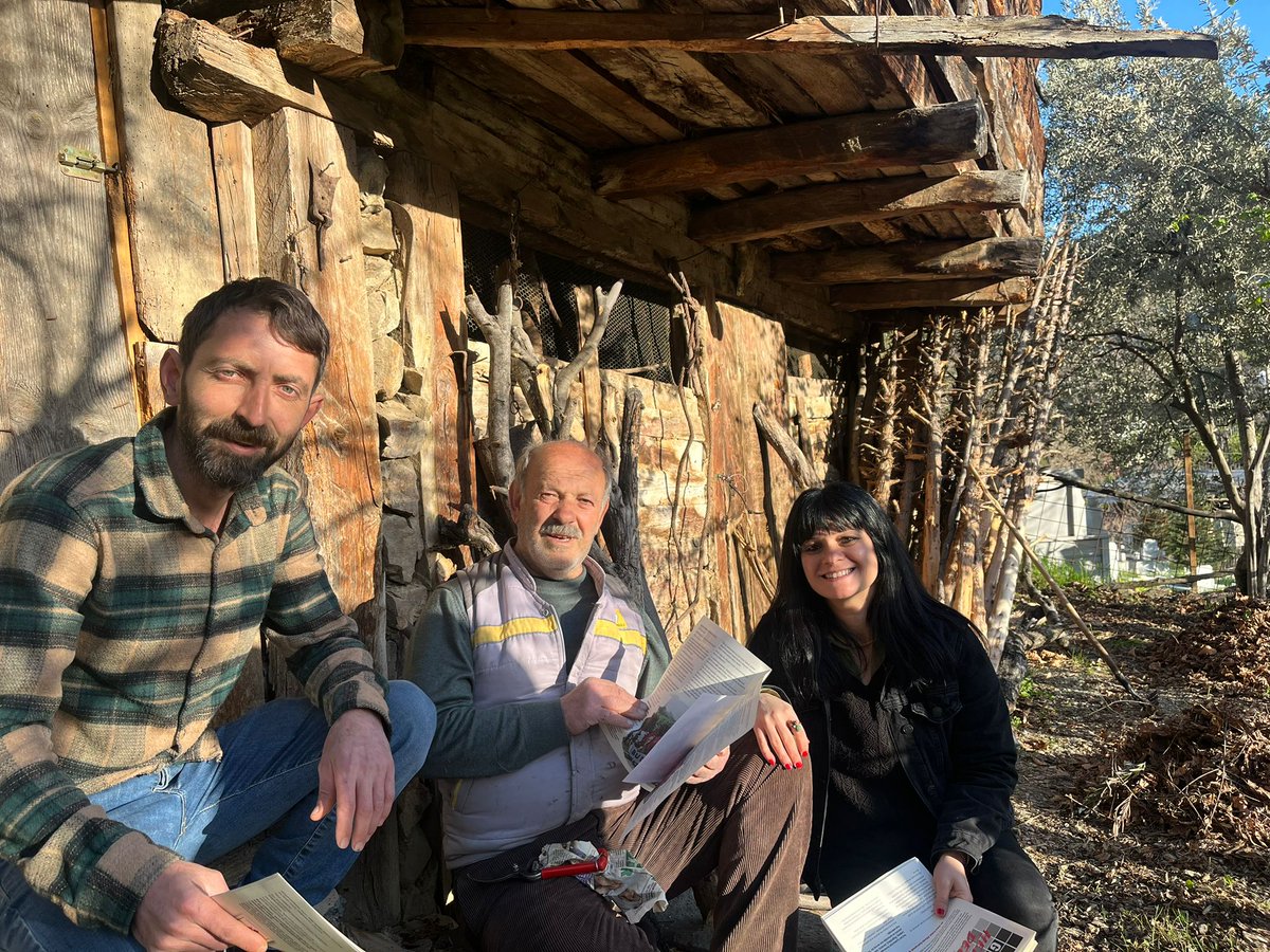semrayvz84's tweet photo. Artvin köylerinde ev ziyaretlerine başladık. Çok iyi tepkiler aldık, çok güzel karşılandık. Bu halk kendi evlatlarını, kendi temsilcilerini, kendisi meclise taşımalıdır. 
#1oyErdoğanGitsinDiye1oyTKPye 
#TKPGelirHerŞeyDeğişir 
@Resulduran_08 
@tkpninsesi https://t.co/XqJ0h5ERhk