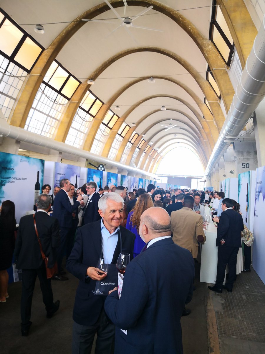 #OperaWine 2023. Un'edizione che, per molti operatori, ha avuto il sapore della vera ripartenza. Tra gli stand si è respirato in misto di frizzante frenesia e fiduciosa speranza. Domani, controprova a #Vinitaly2023.
#winetasting #wine #business #press