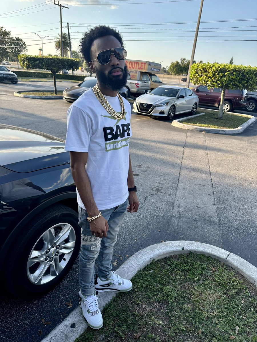 NonStopCeo's tweet photo. I need the front end before I pick up the backends 💰 https://t.co/QuC8tFWCwO