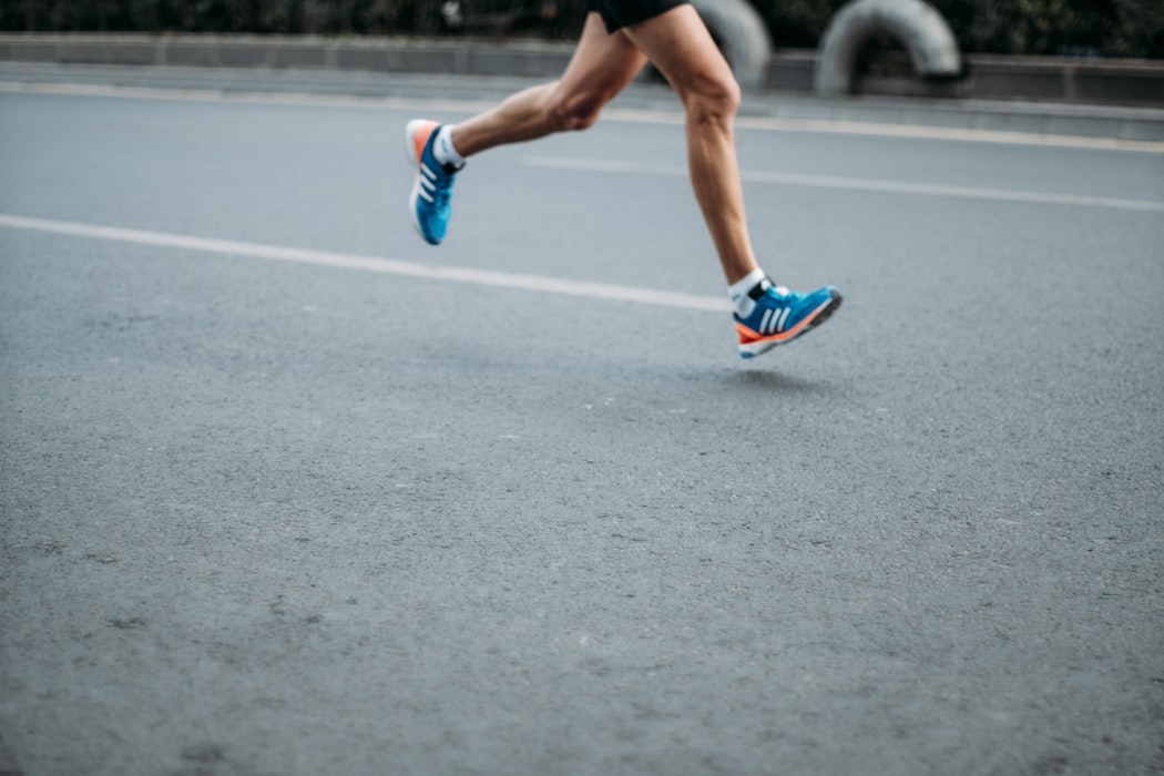 lisannesweetman's tweet photo. “It’s a myth that you’re not a real runner unless your toenails turn black." https://t.co/4ZroR4s8Dl https://t.co/9mmoJvVyYc
