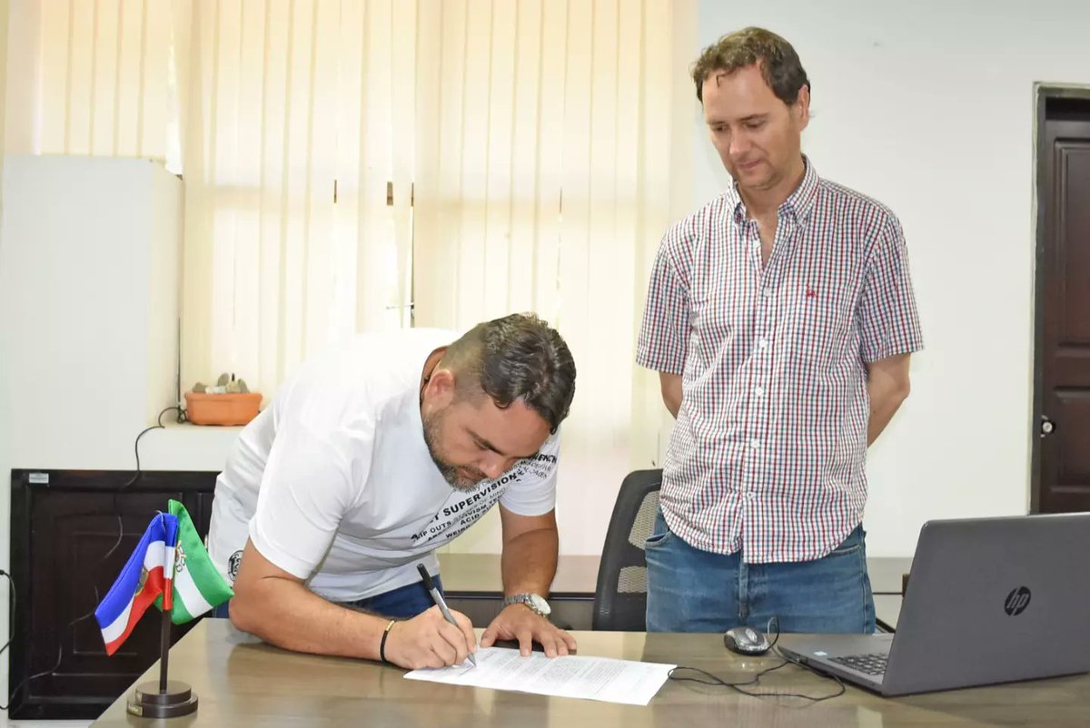 EmduparESP's tweet photo. Tomó posesión el nuevo jefe de Producción, Fabian Mendoza un ingeniero sanitario y ambiental, con 20 años de experiencia en temas de plantas, redes y servicios ambientales. El nuevo funcionario es oriundo de Bucaramanga y trae toda su experticia al servicio de los vallenatos. https://t.co/KxtKp0nxoi