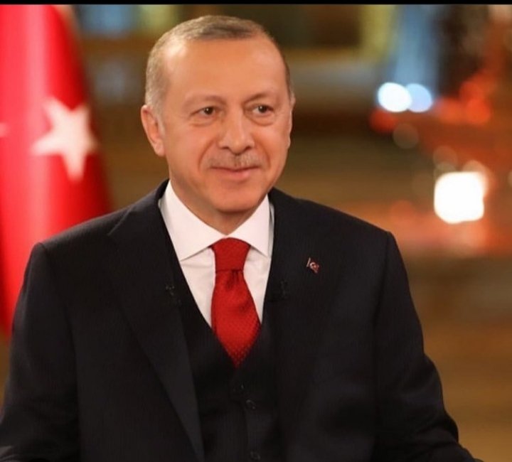 Sevmek için sebep aramadık hiç, varlığın REİS varlığın yetti bize... 🥰

Ben ona 👇 Canİçim diyorum ya sen?