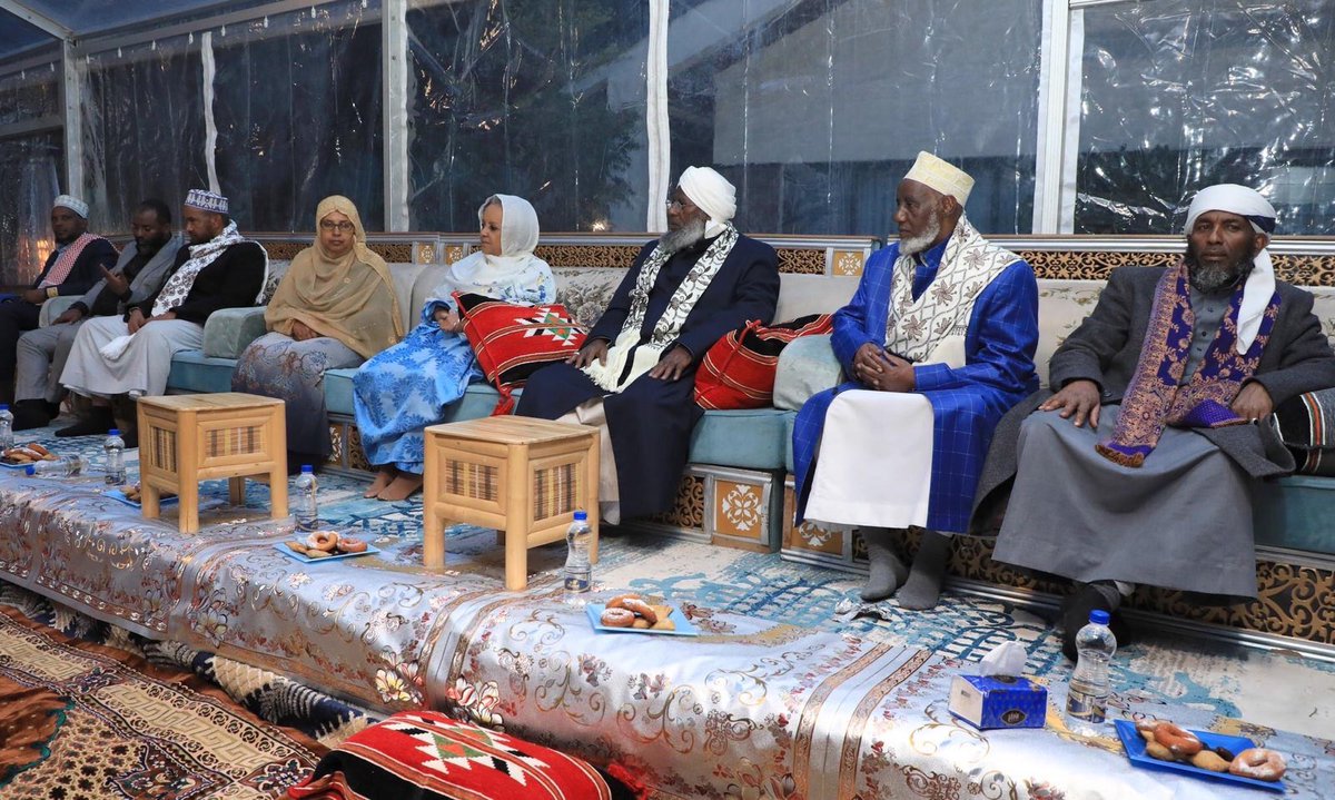 SahleWorkZewde's tweet photo. ዘንድሮም ለረመዳን ባዘጋጀነው ኢፍጣር የተገኙትን የኢት/የእስልምና ጉዳዮች ጠ/ም/ቤት ፕሬዚዳንት ሼክ ሃጂ ኢብራሂም:የም/ቤቱ አባላት: አባቶች:እህቶቼን…አመሰግናለሁ።የጾም ወቅቶች በመደራረባቸው በሚልዮን የሚቆጠሩ ዜጎችን ጸሎት ፈጣሪ ይቀበልልን:: https://t.co/p6MFgEN6fI