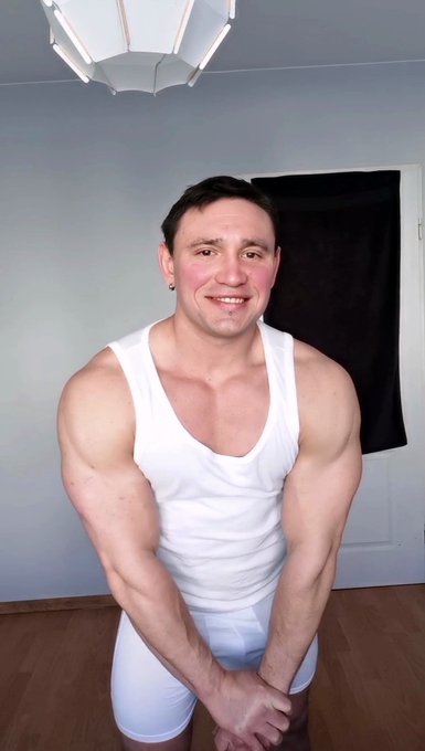 1 pic. New video: Fucking, flexing in the tight shirt and a massive load in the end

Check out more of