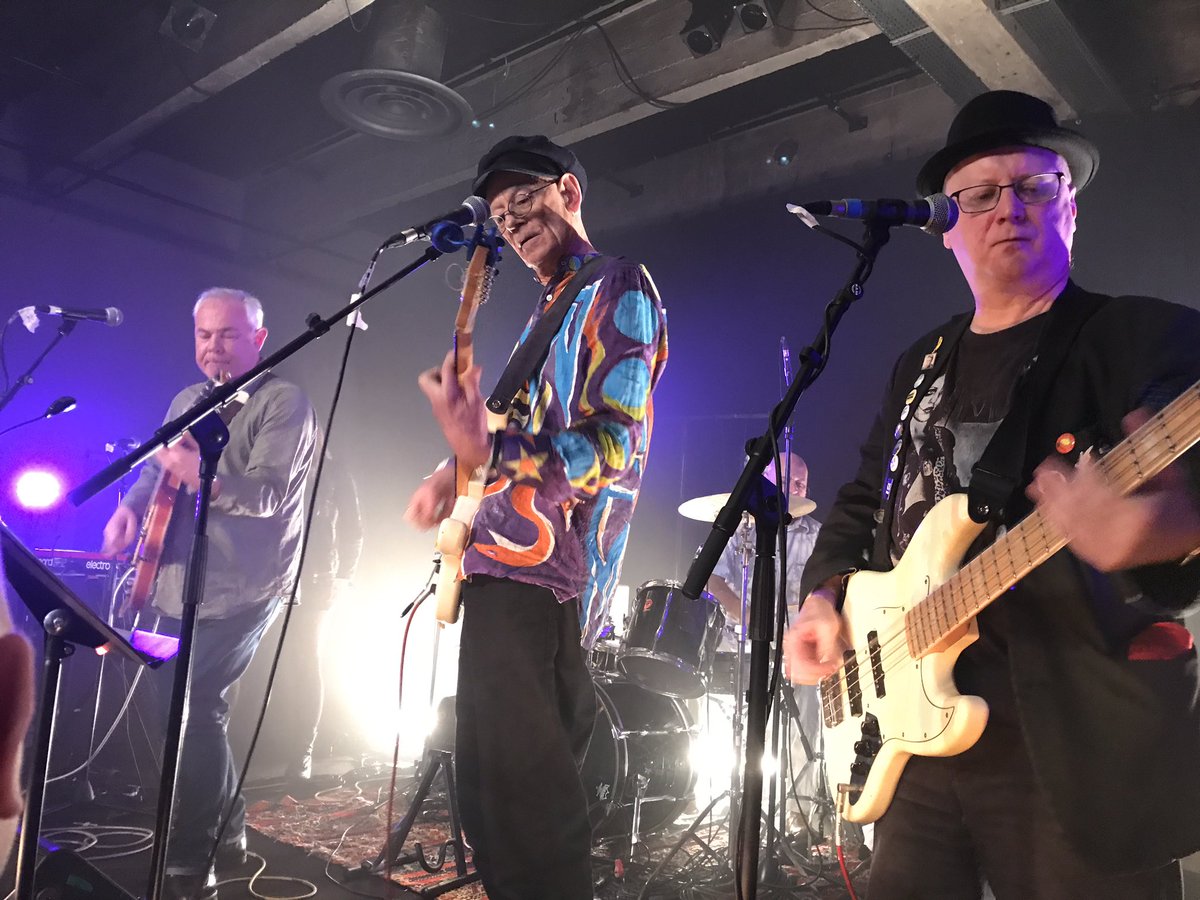 LauraFoucault's tweet photo. #theswellmaps #jowehead @the_wolfhounds @theatrelechangeur #paris #punk #postpunk #music #concert https://t.co/ZHdYsAMcBM