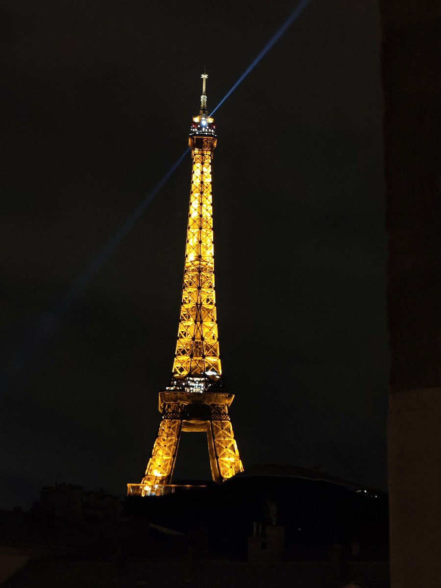 donylandes's tweet image. Bonne nuit / good night  #Paris #EiffelTour 🇫🇷 01/04/2023 🙏