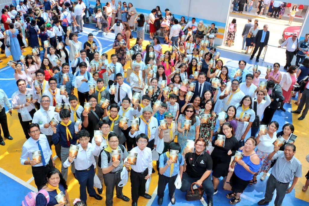 ¡Llegó el día!
✨Hoy llegamos con miles de ejemplares de #ElGranConflicto 📙. A miles de personas que necesitan de Esperanza Oramos por las personas que reciben este libro 🙏 en el #DMEspaña juntos llevamos Esperanza
#ImpactoEsperanza
#Avanzamos