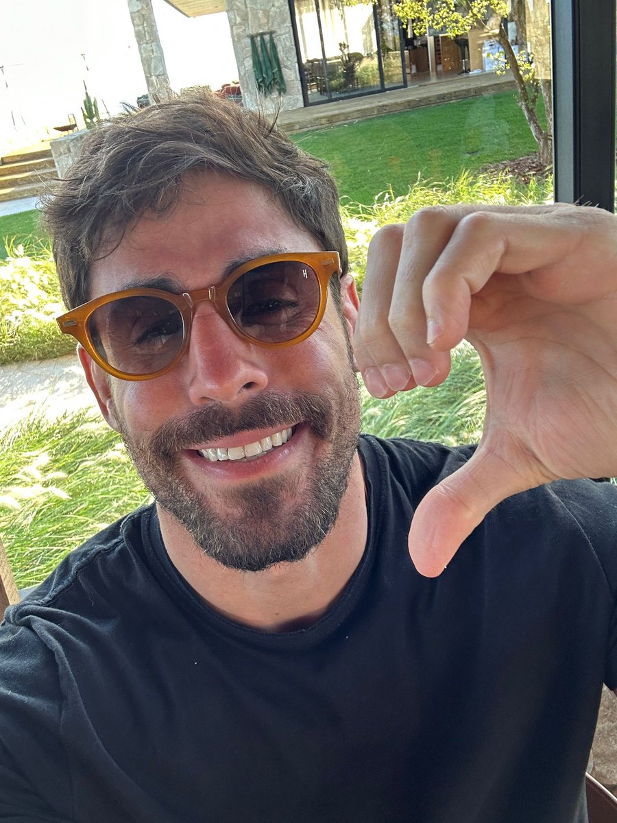caradesapatojr's tweet photo. Passando pra dizer que tô feliz de mais que a Lari e a Amanda ganharam o anjo! A Amandinha Tadeeeuuuuu!!! https://t.co/l3PPZpWq2o
