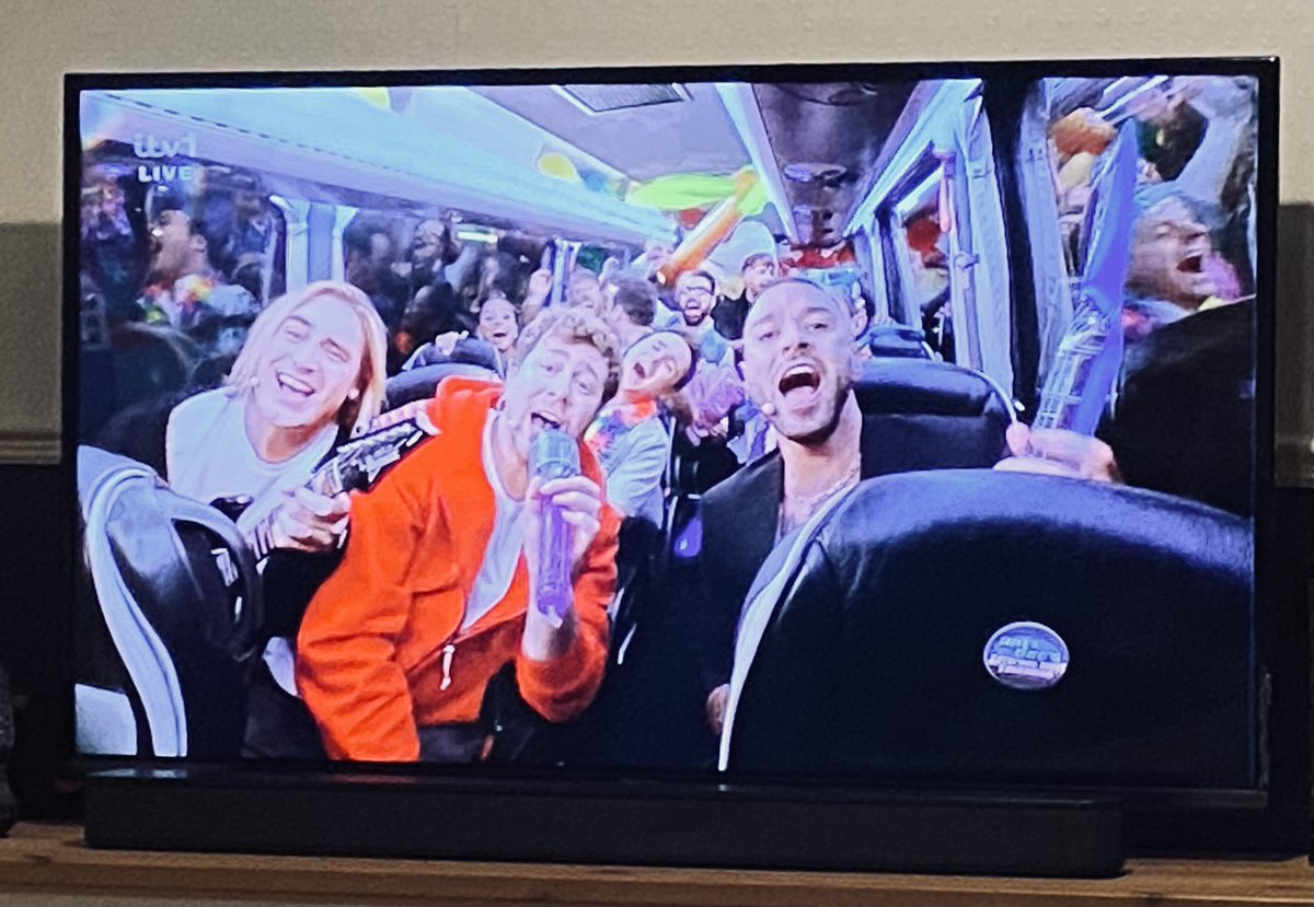 @Busted on @antanddec Saturday Night Takeaway were EPIC!! 💥 Just when I thought I couldn’t get any more pumped for September!! 🤭 @mattjwillis @JamesBourne @CharlieSimpson @bustedworld #busted #BUSTED20 #crashedthewedding #airhostess #year3000 #antanddec #SNT