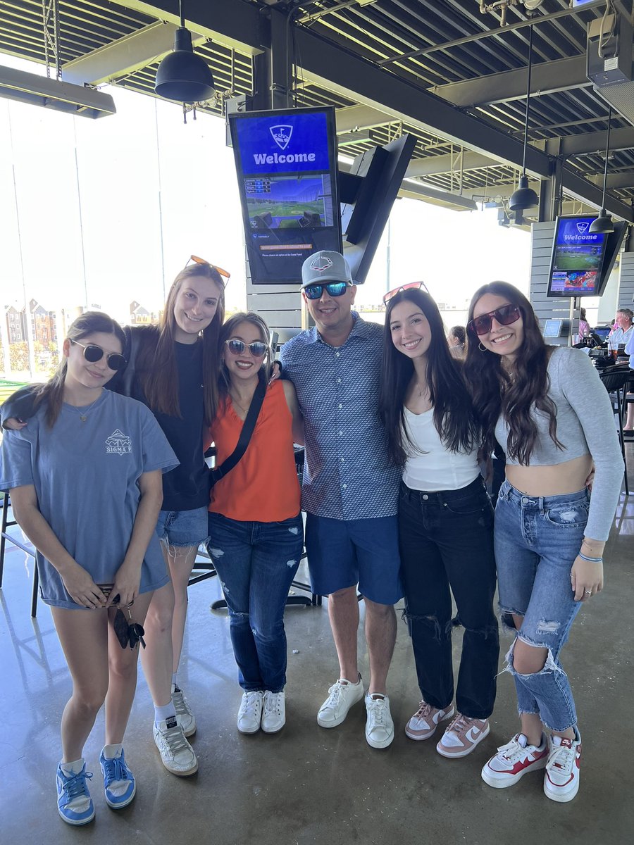A little time off hanging out with UTSA Phi Mu at Chicken N Pickle and Top Golf, La Cantera.

Abi hosted “Parents Day” and turned out to be a huge success.

Great job love 💕 

#SaturdayFun #SanAntonio #utsa #roadrunners