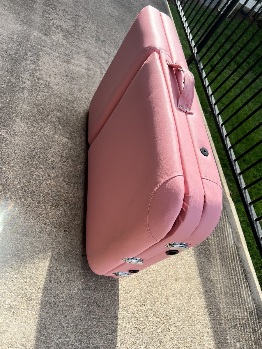 _CHARMINGXOXO's tweet image. Anybody need a lash bed???

📍10/10 condition
📍Never used only as a table for Sewing Machine
📍Comes as is w/ items still wrapped (no box)

Purchased for $200 ***selling for $145
#DFWAREA