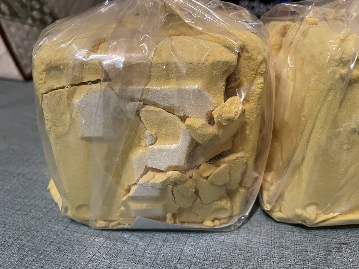 Mischame100's tweet photo. @lushcosmetics My entire box was very broken when it arrived :( $18 plus tax each 😭💔 https://t.co/lS3pCpBSQB
