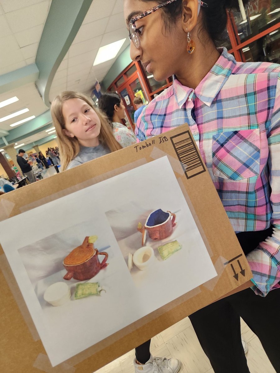 JoanneStraker's tweet photo. I loved seeing their surprised faces when I walked into the cafetería. Two of my cadets went to showcase their artwork at Junior Vase competition at Aldine. I can't wait to hear all about the rest of the adventure! @TISDGLJHS #LOTC #ISupportThem https://t.co/dClSbHkcJu