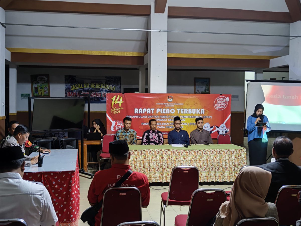 CSurur's tweet photo. Tahapan Awal dari sebuah proses penegakan Demokrasi untuk memfalidasi Data Pemilih &amp; penentuan siapa yang benar-benar berhak untu bisa menyalurkan aspirasi untuk PEMILU2024 #KPUmelayani
#PemiluSerentak2024
#PPKKanigoroBersinergi
#Integritas24jam https://t.co/uwIbRT5HlJ
