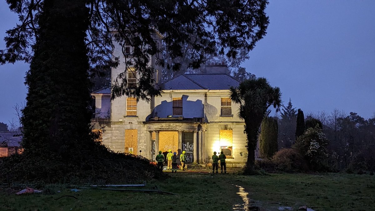 Kindlestown House in flames right now #Delgany #Greystones #Wicklow