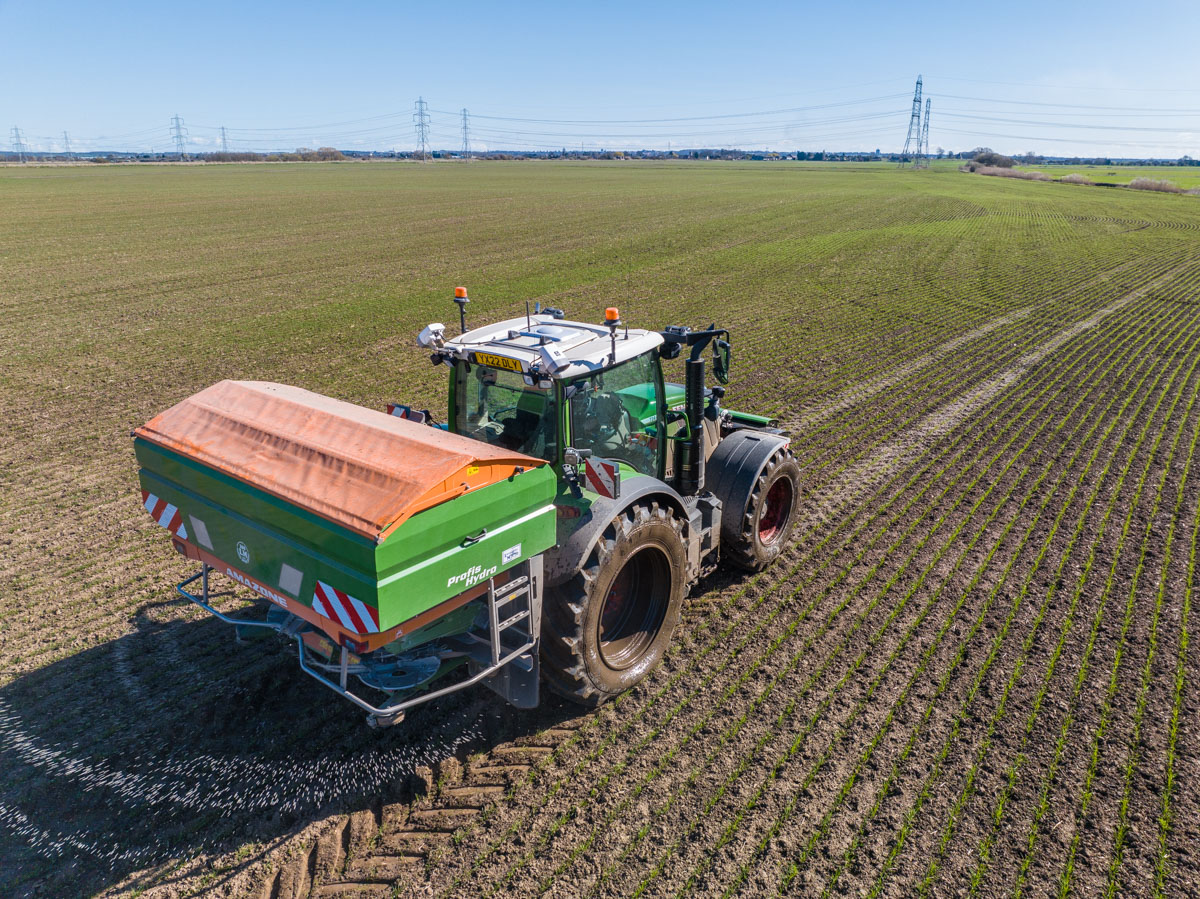 RockscapeCrowle's tweet image. Here is Richard out with the fert spreader and Yara N Sensor.  The N sensor allows us to tailor our applications based on the crop requirements and plant stance. 
#Rockscape #BritishFarming #NSensor #FertSpreading