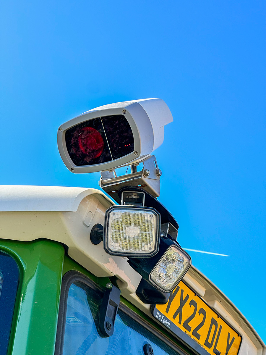 RockscapeCrowle's tweet image. Here is Richard out with the fert spreader and Yara N Sensor.  The N sensor allows us to tailor our applications based on the crop requirements and plant stance. 
#Rockscape #BritishFarming #NSensor #FertSpreading
