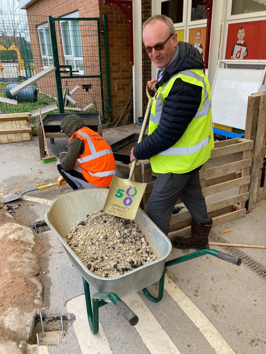 KHarrisonPS's tweet photo. Here we see @UPW_OpsManager trying to convince the camera 📷 he's getting stuck in with the work!
Not sure I'm convinced! https://t.co/sgL97ubJrr