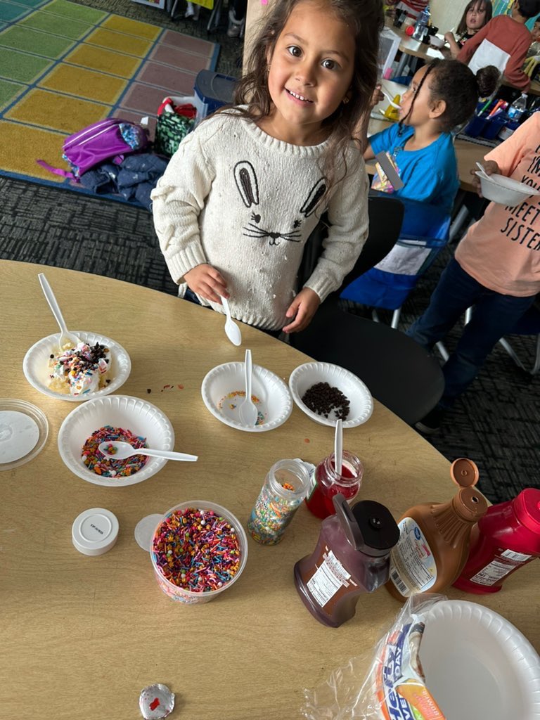 mrssweetbees's tweet photo. We had a wonderful spring party! The ice cream sundaes were so yummy! I’m so thankful to have such supportive parents who helped make it a super fun day! @BretHarteSchool https://t.co/cI6mYVtkL3