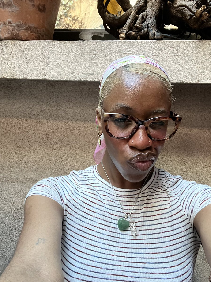 chandlerccarter's tweet photo. me 🤝🏾 outside https://t.co/Nq6U7uutbd