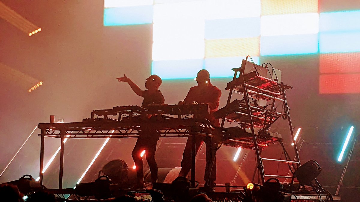 CurlyAdventurer's tweet photo. Good times remembering the old times as the kings of smiley faces lit up Hammersmith with their legendary combo of banging bass, dreamy synths, techno politics &amp; stunning visuals. #Orbital #Music #OpticalDelusion #EventimApollo #London https://t.co/Gl39pNVIzD