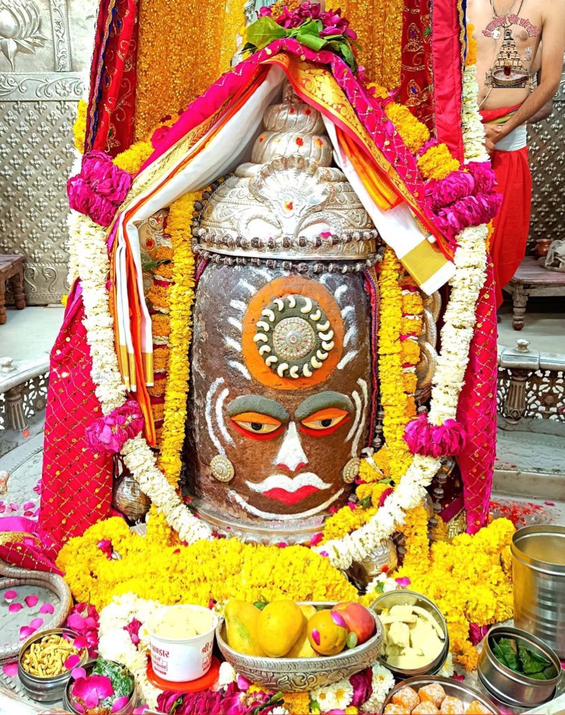 12Jyotirling's tweet photo. श्री महाकालेश्वर ज्योतिर्लिंग जी के आज के भस्म आरती श्रृंगार दिव्य दर्शन  02.04.2023 https://t.co/wEmdTX3jN2