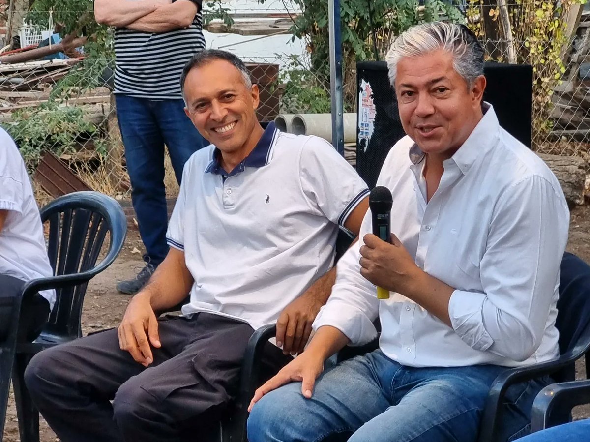 JuanMarceloZu's tweet photo. 👏🏽Gracias vecinos y vecinas de Balsa las Perlas, el río nos une.
Tenemos el compromiso con @Rolo_Figueroa, ¡futuro gobernador! 💪🏼
#neuquinizate con la #Lista41
@lorebarabini @soledezapala @nogueiranqn @lucianaortizl https://t.co/KjiWDlzLzR