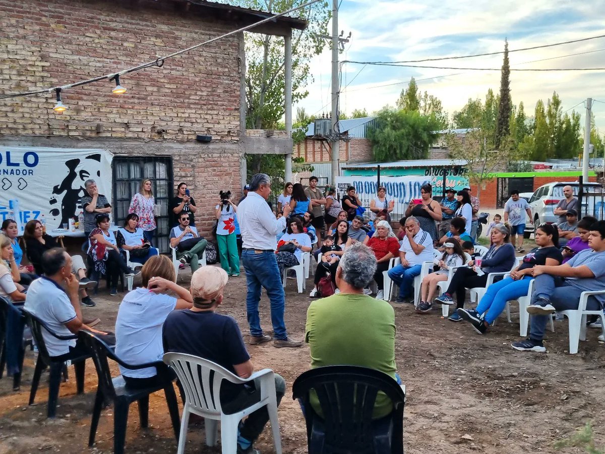 JuanMarceloZu's tweet photo. 👏🏽Gracias vecinos y vecinas de Balsa las Perlas, el río nos une.
Tenemos el compromiso con @Rolo_Figueroa, ¡futuro gobernador! 💪🏼
#neuquinizate con la #Lista41
@lorebarabini @soledezapala @nogueiranqn @lucianaortizl https://t.co/KjiWDlzLzR