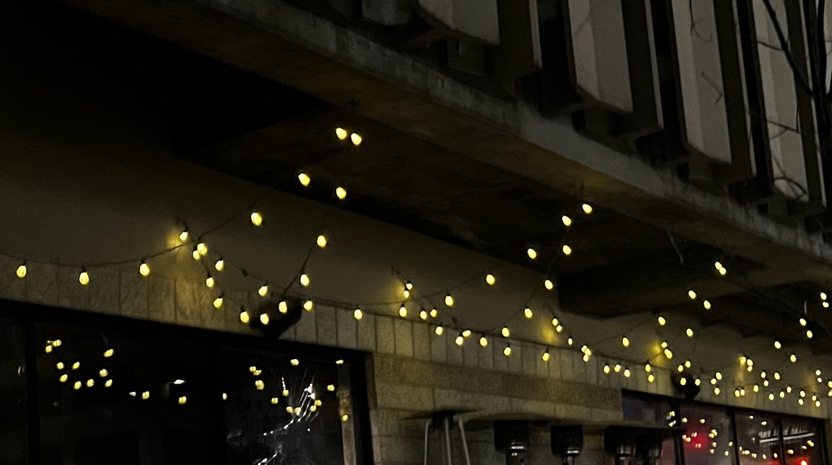 CalgaryResponse's tweet image. Heyyooooooo, #Calgary! Don’t forget that residences are JUST as important in this initiative!

Close curtains and blinds, and turn off all non-critical outside lights, please! 

April and May, keep birds safely on their way!

#SpringMigration #DarkSkies #SaveTheNightSaveTheBirds