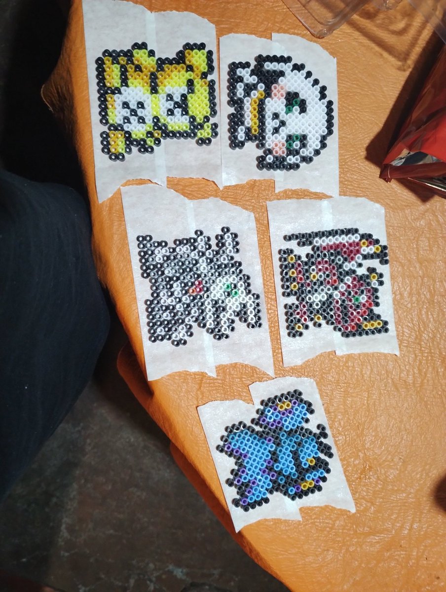Sebas84671330's tweet photo. Lo que uno hace por aburrimiento
#Digimon #HamaBead https://t.co/dPqvqAzPYO