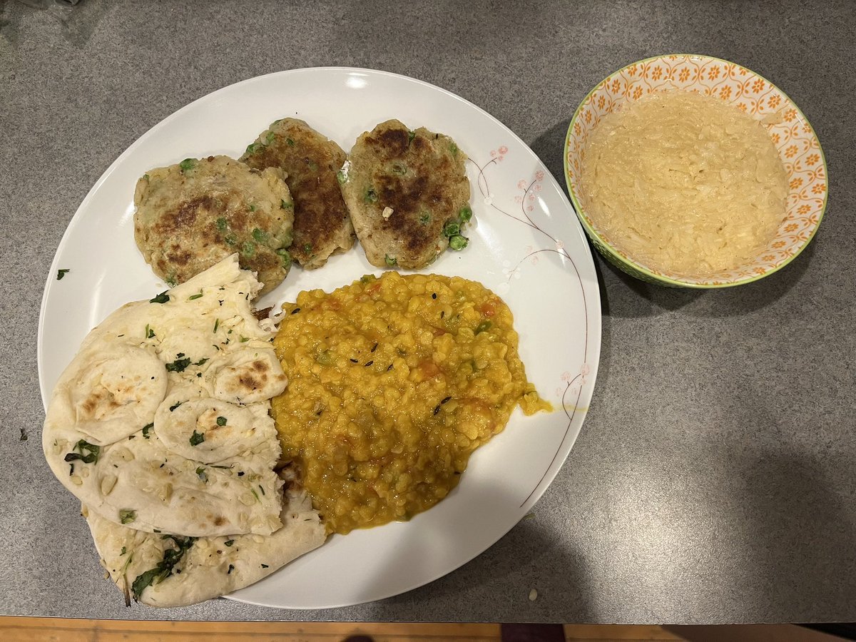 JenLitowski's tweet image. Dal, samosa pancakes and rice pudding. Plus garlic naan from TJ’s. 

Samosa pancakes are the spiced potato and pea samosa filling, but shaped into fritters and fried.