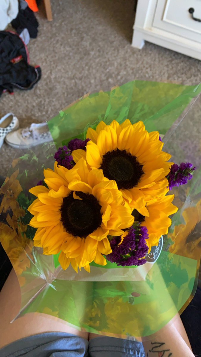 pretty_kellie's tweet photo. I’ve been really sad lately and my man surprised me with my fav flowers today. HA! April fools. My mom got them for me. Thank you mama! 💜 https://t.co/KVWkf9Ie2I