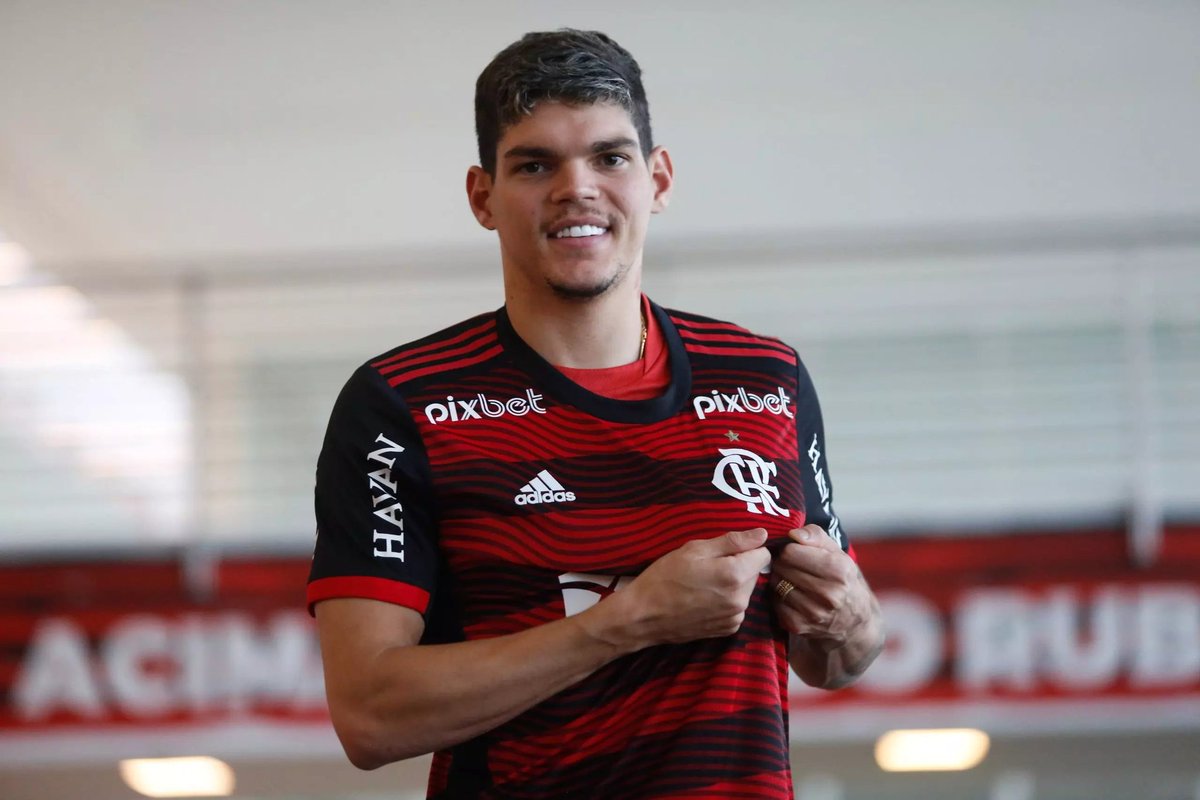 OficialSala12's tweet photo. 1 gol e 1 assistência hoje contra o Fluminense. Gol contra o Vasco na semi. Na final da Libertadores, sua entrada mudou o jogo.

Impressionante o impacto que ele consegue ter. Ayrton Lucas joga pra caralho! https://t.co/KC2uIKbSq8