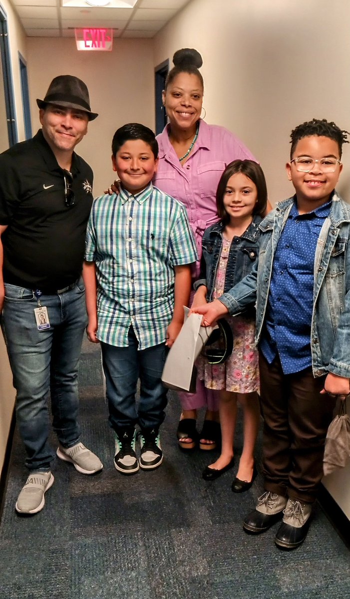 ShawBulldogs's tweet photo. Our little @885KEOM broadcasters were 🗣️🗣️amazing today! @letmisd    #shawsome https://t.co/uF7OuqSgCX