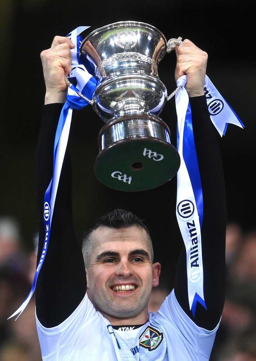 UlsterGAA's tweet photo. Comhghairdeas @CavanCoBoardGaa 🟦⬜️, 2023 @Allianz National Football League Div 3 and Hurling League Div 3B Champions 🏐⚾️🏆

#UlaidhAbú https://t.co/eb3ZsRYGCR