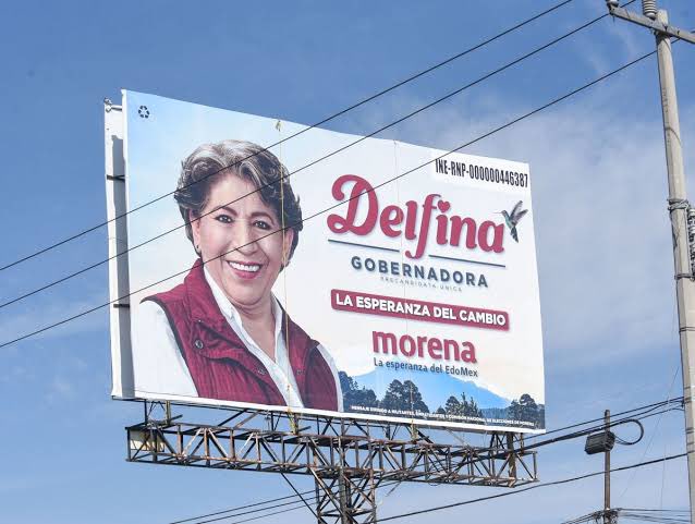 Con quien consigo uno de esas propagandas que van pegados en los medallones de los carros, ocupo unos 10 de <a href="/delfinagomeza/">Delfina Gómez A.</a> por favor‼️