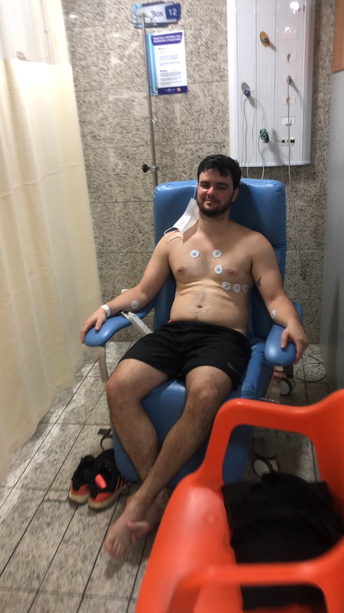 andrecaa's tweet image. nada como um dia depois do outro. resumo do #intramed Unicap: time masculino bem meia boca, as meninas detonando e minha idade me derrubando.