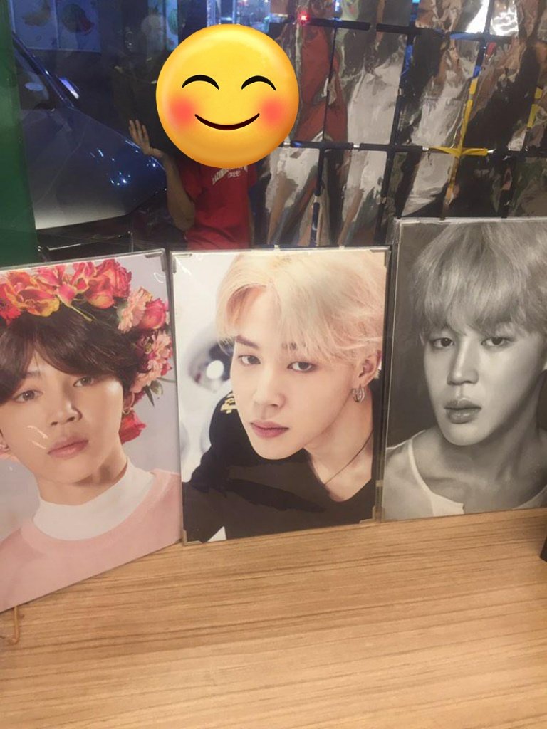 lesbianjimi's tweet photo. never thought that i'd be in a room surrounded by jimin lovers but guess what, i was! thank you sm, @flowwithjimin for making that possible. it was rly nice to see everyone enjoying themselves. sa uulitin! (i suck at taking photos sm) #FlowWithJimin. https://t.co/GX5XYbPFtz