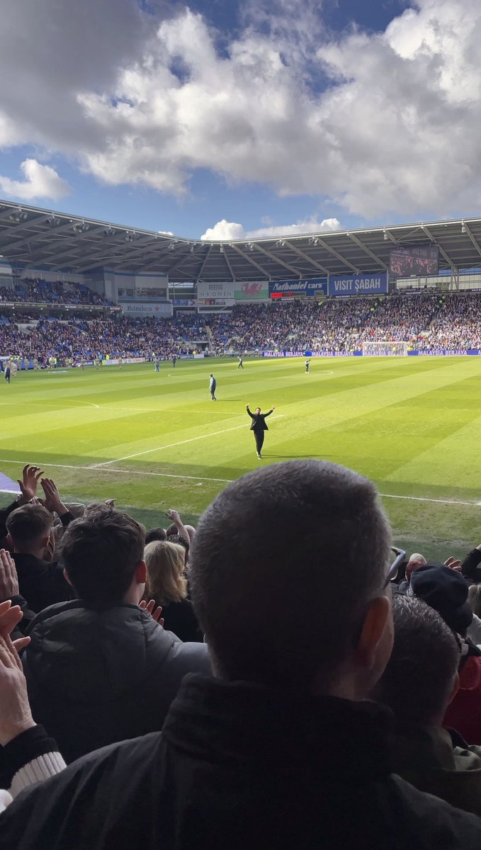 leonilewis's tweet photo. What a day 🦢 #swans #swansea https://t.co/Xk9yKtKVCo