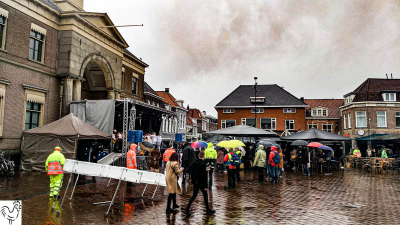 Harderwijker herontdekt Route 2008: Tegen alle (weers-)verwachtingen in, toch een grote opkomst op 1 april 2023. Op de Markt verzamelde zich een schare mensen. Niet voor de 4,8 kilometer wandeling door de regen.Klokslag 13 uur startte één wandelaar met… dlvr.it/SlrZQb